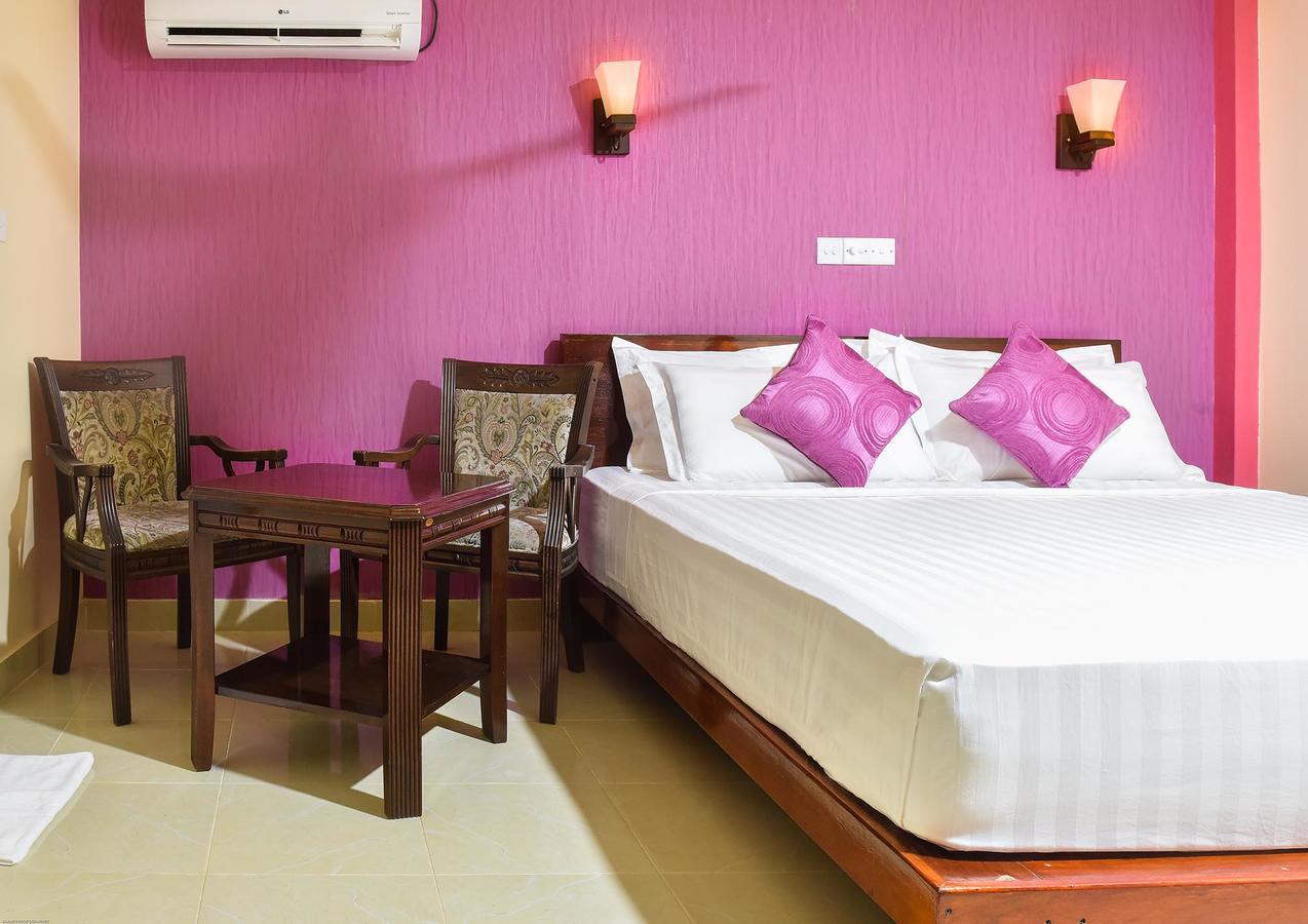 Surfretreat Hotel Bodufolhudhoo Exterior photo