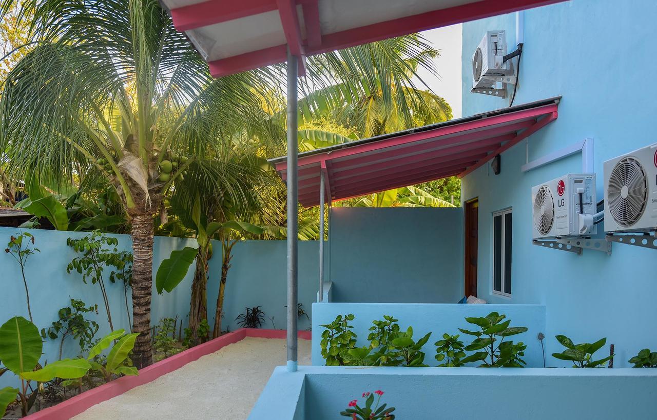 Surfretreat Hotel Bodufolhudhoo Exterior photo
