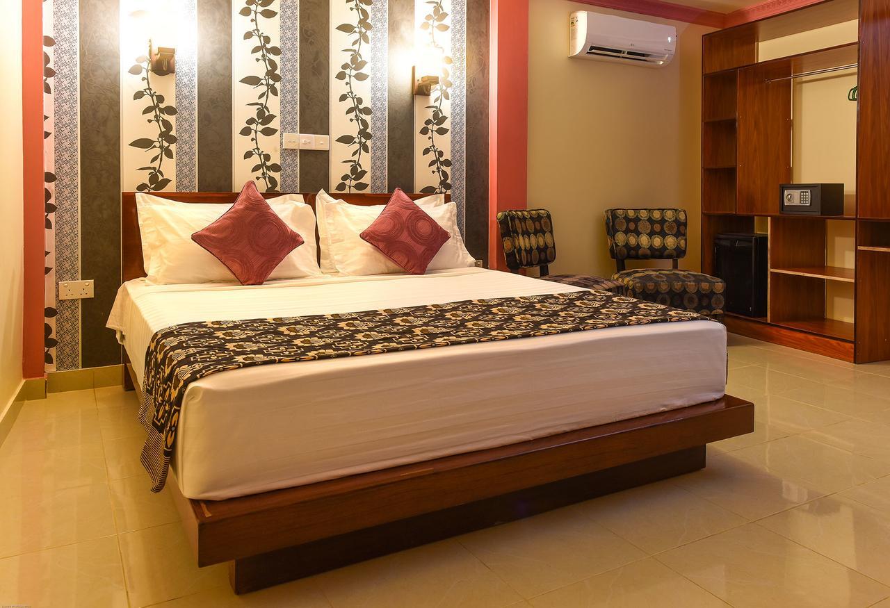 Surfretreat Hotel Bodufolhudhoo Exterior photo